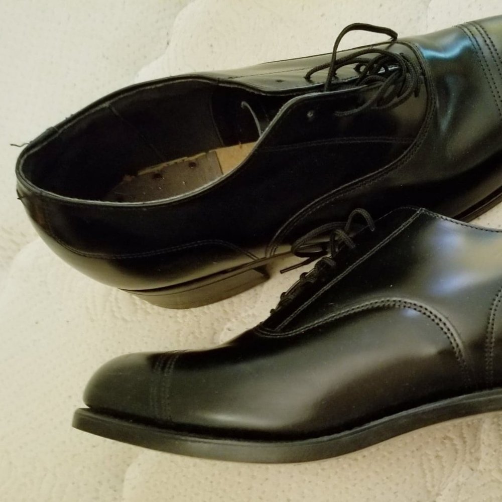 Shoes - Picture 3 of 8